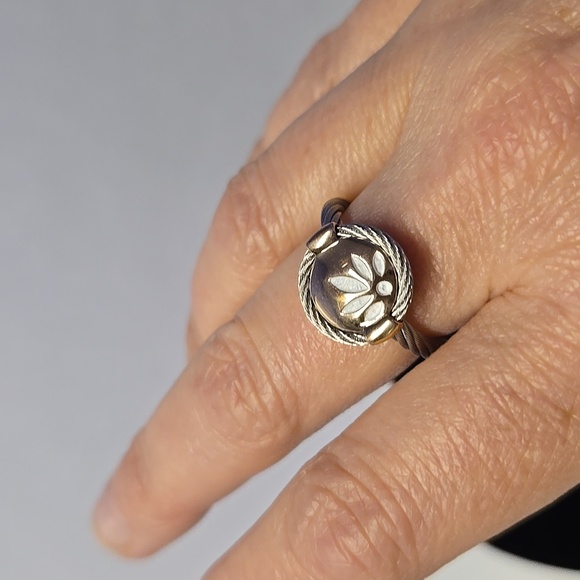 Charriol Silver Cable Ring With Gold and Enamel Flower Design - Picture 8 of 10